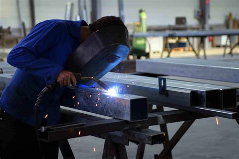 metal fabricators holdenhurst